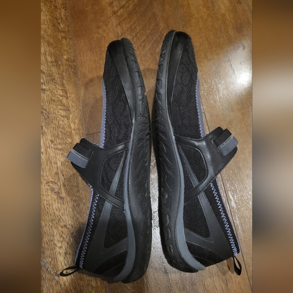 Merrell Mary Jane Slip-On Shoes in Black and Lavender.Select Grip. 9.5 - Picture 6 of 8
